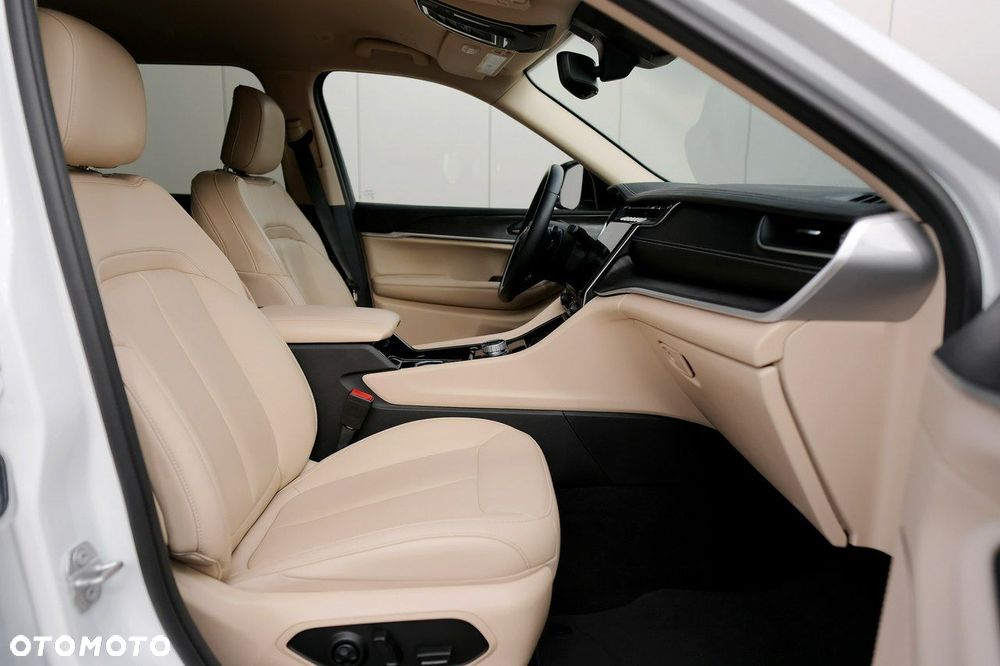 Jeep Grand Cherokee - 31