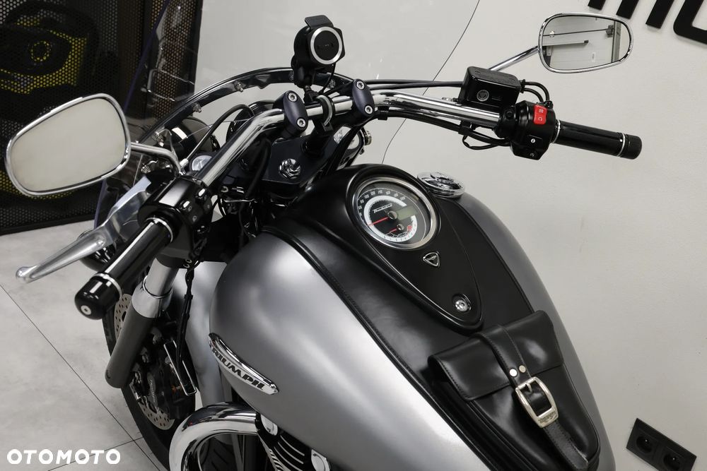 Triumph Thunderbird - 16
