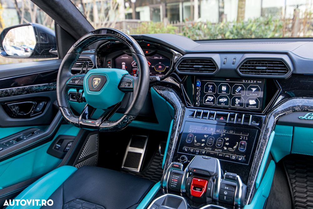 Lamborghini URUS - 36
