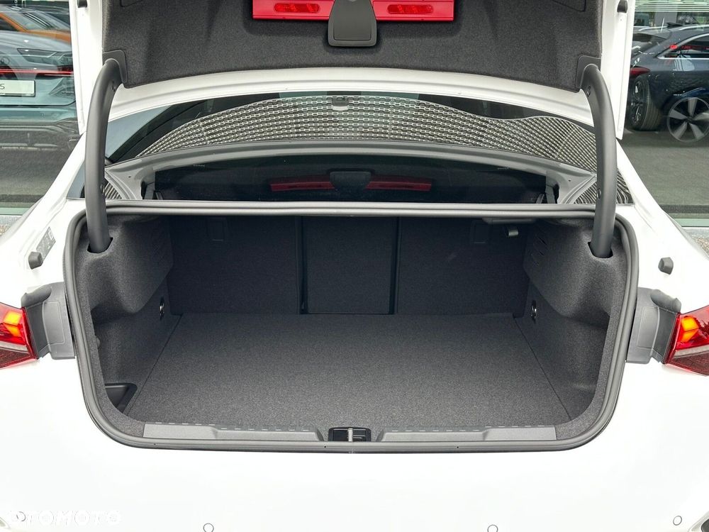 Audi RS3 Limousine - 10