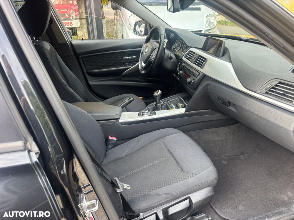 BMW Seria 3 320d Sport Line - 12