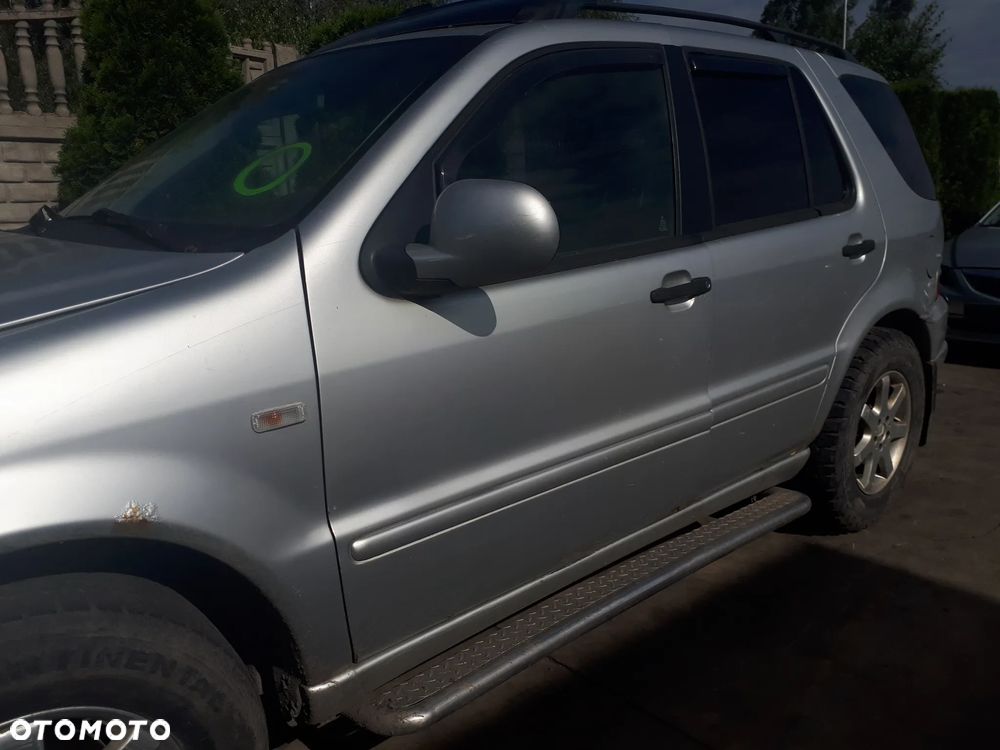 MERCEDES ML W163 97-01 3.2 V6 BELKA ZAWIESZENIA TYŁ TYLNA OŚ - 3