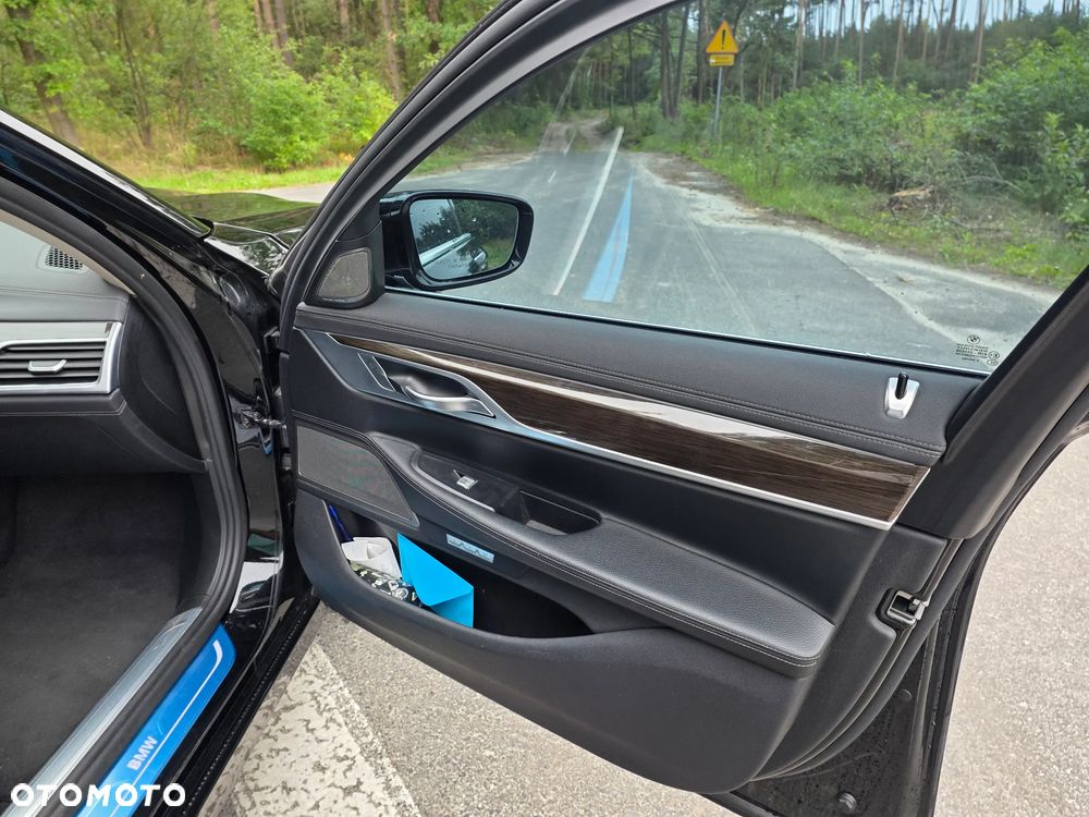 BMW Seria 7 740Li - 33