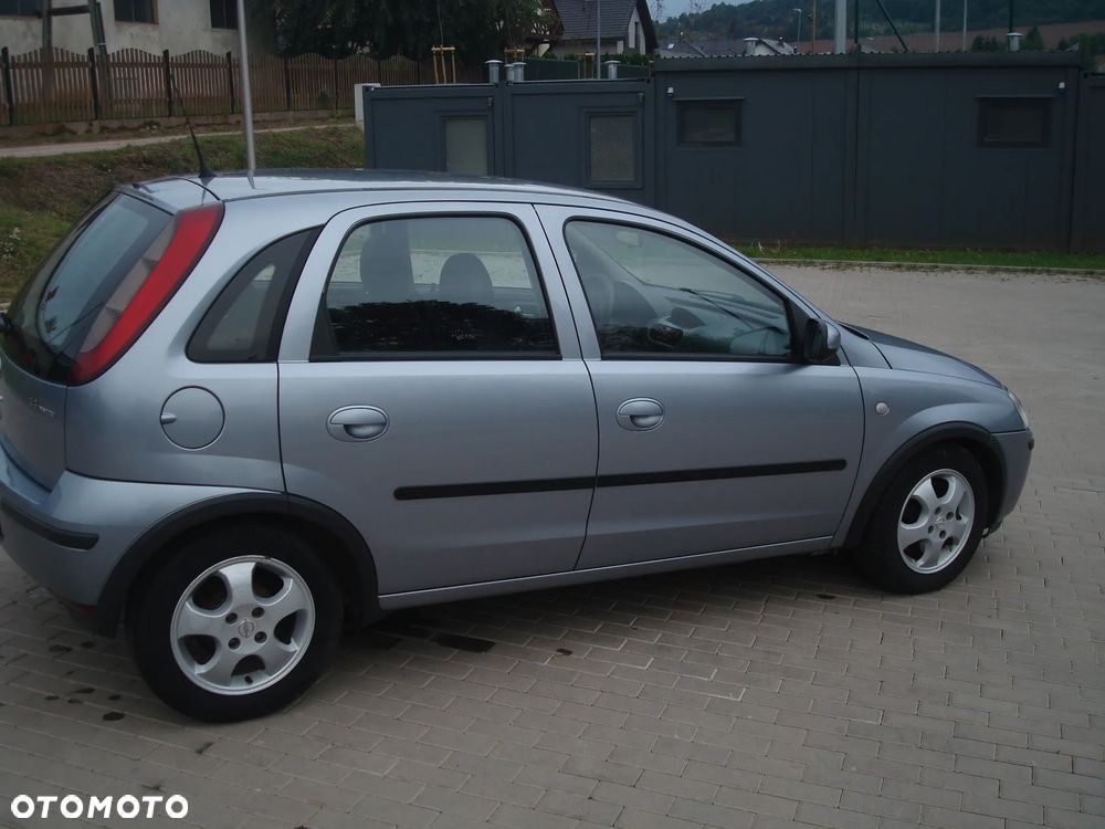 Opel Corsa 1.4 16V Cosmo - 14