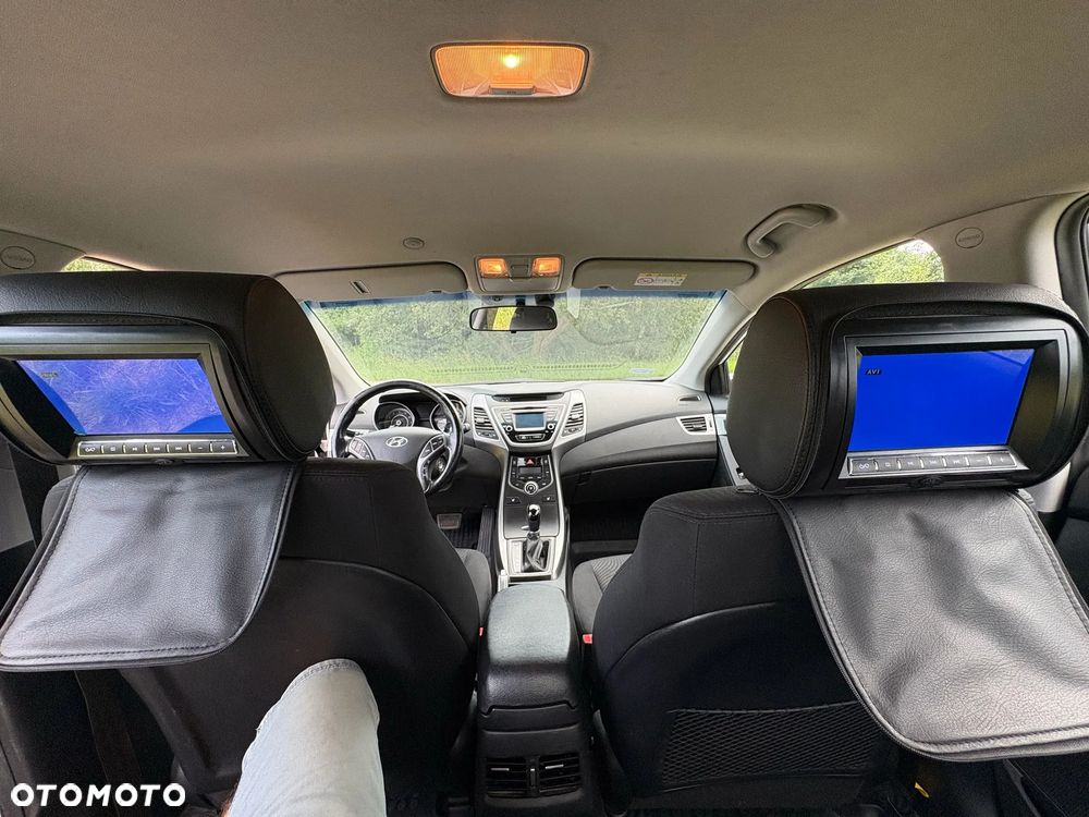 Hyundai Elantra - 11