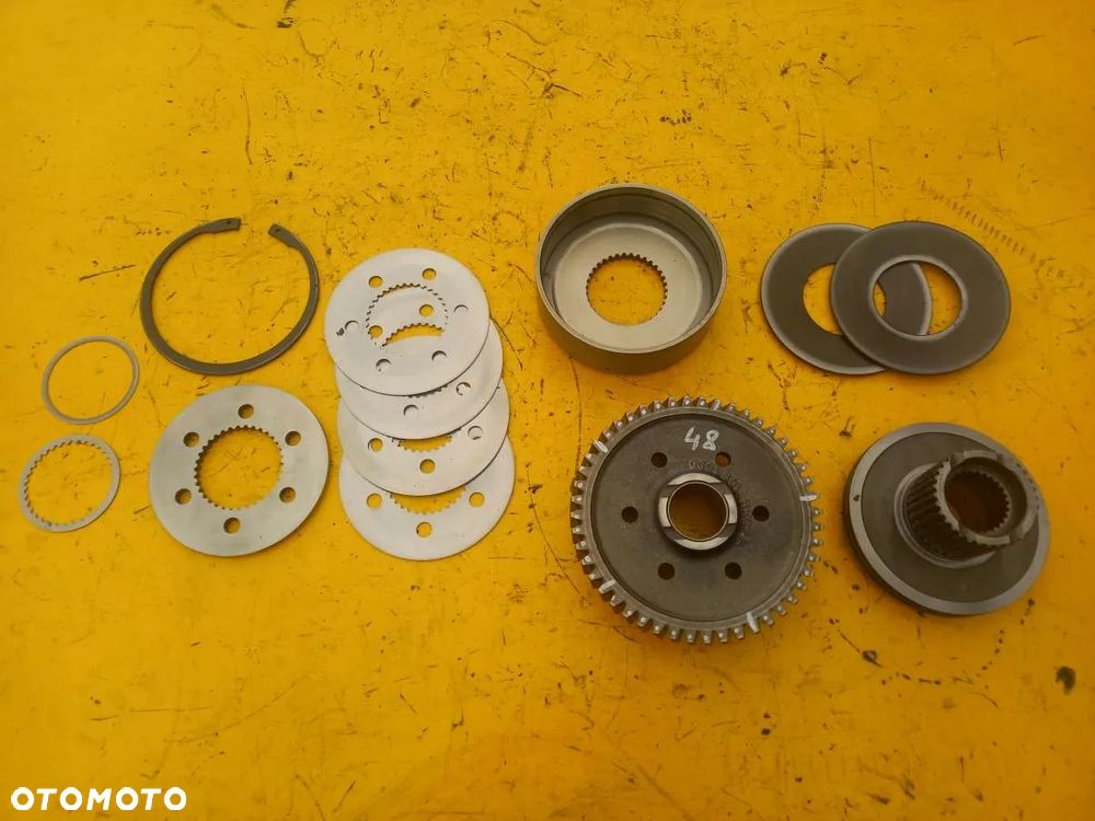 Kosz przedniego napędu Z48 przystawka Massey Ferguson 6180 - 1