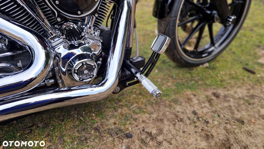 Harley-Davidson Softail Breakout - 16