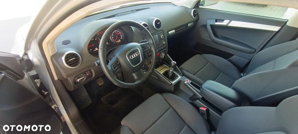 Audi A3 Sportback 2.0 TDI Ambiente - 28