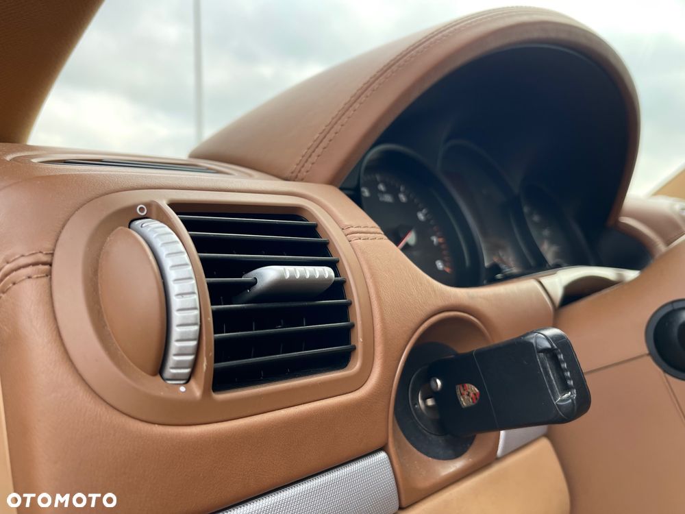 Porsche Cayenne - 25