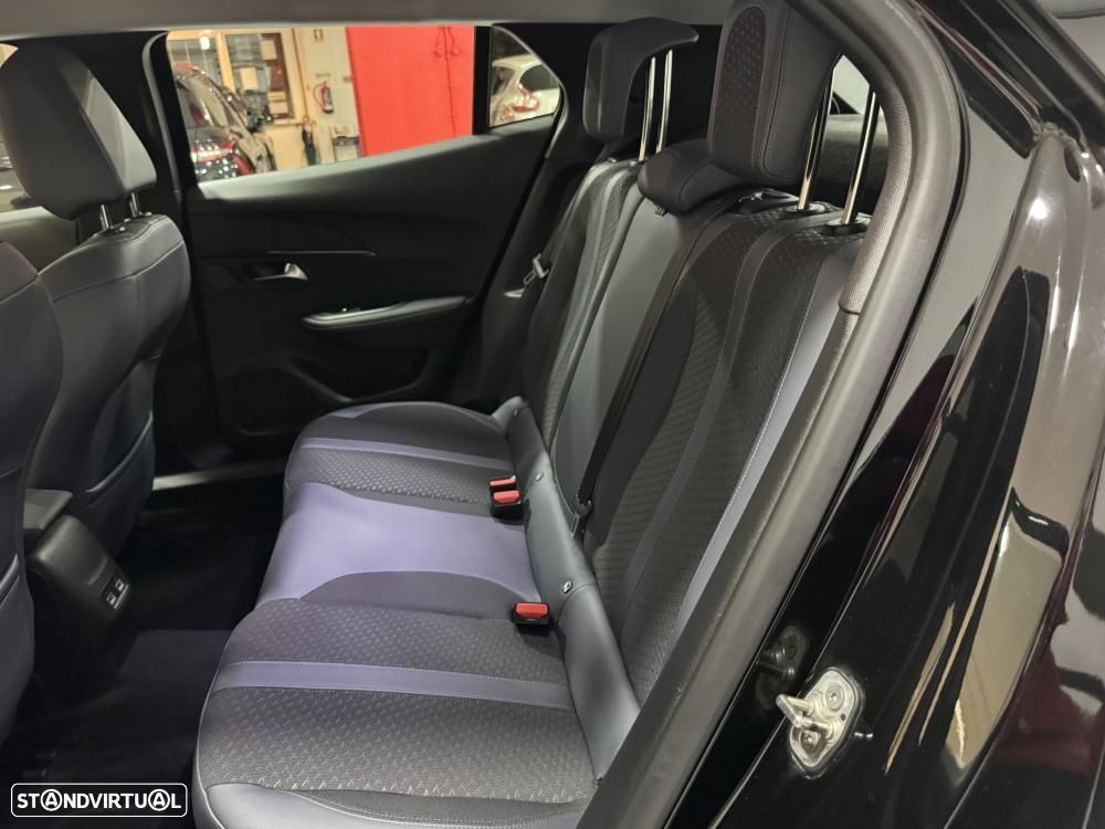 Peugeot 2008 1.2 PureTech Allure - 38