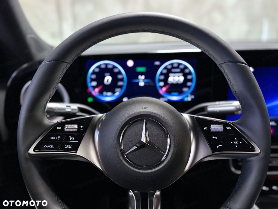 Mercedes-Benz GLB - 12
