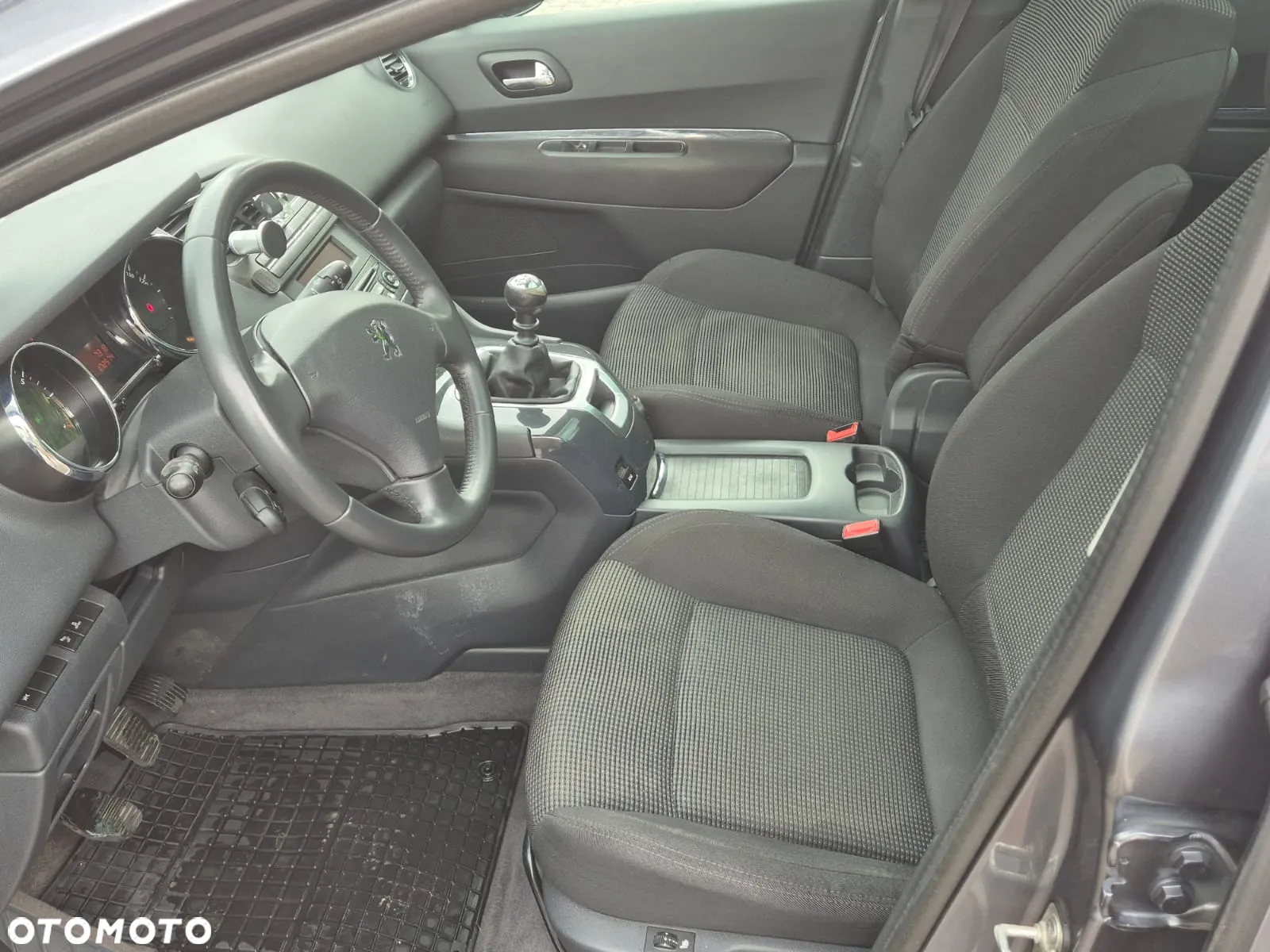 Peugeot 5008 1.6 THP Family - 11