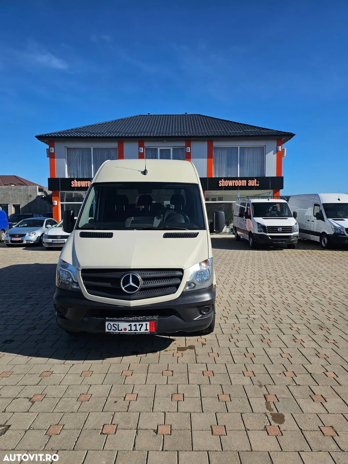 Mercedes-Benz Sprinter 316 CDI Model 2018 Climă Comenzi pe volan Pilot automat Navigație Mare Încălzire scaun șofer Scaun pe pernă aer Cameră video pe marșalier Banchetă 3 Locuri Rafturi metalice - 3