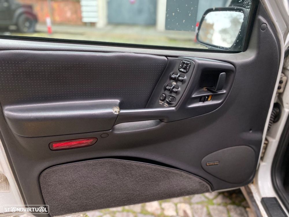 Jeep Grand Cherokee 2.5 TD Laredo - 13