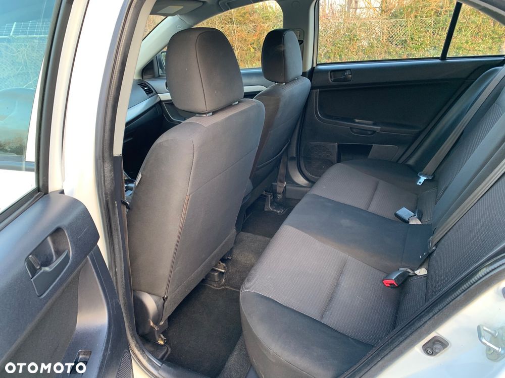 Mitsubishi Lancer 1.5 - 11