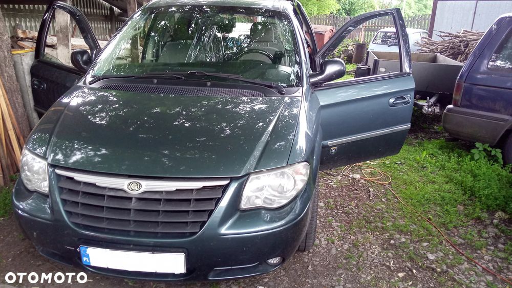 Chrysler Town & Country - 1