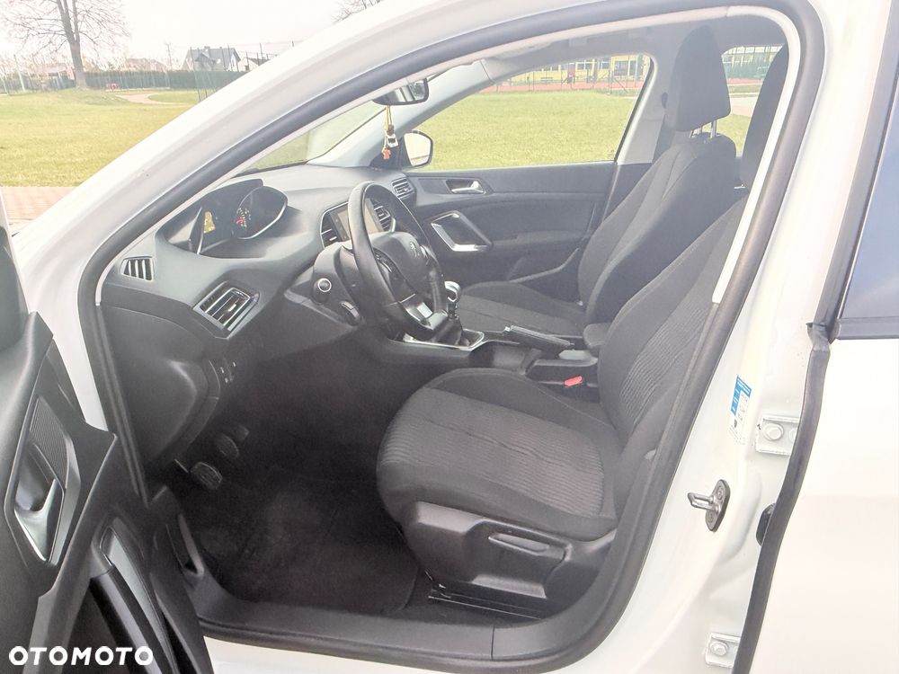 Peugeot 308 1.6 THP Active - 33