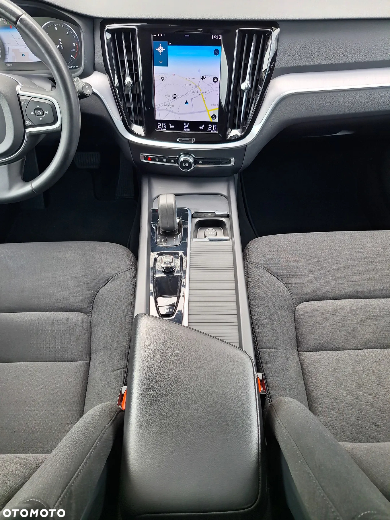 Volvo V60 D4 Momentum Pro - 26