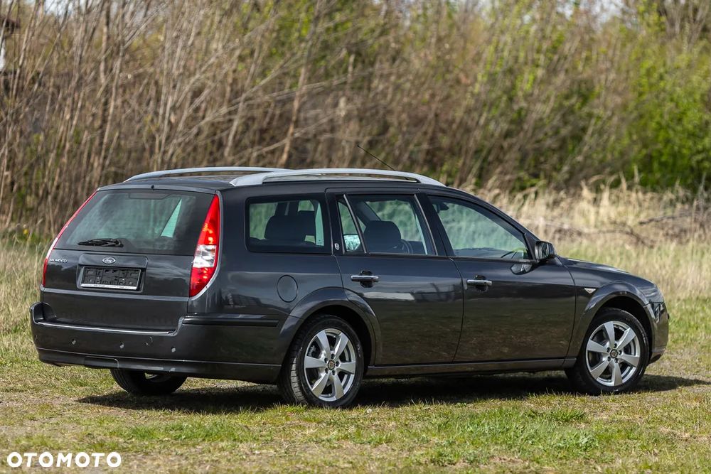 Ford Mondeo 1.8 Ghia - 13