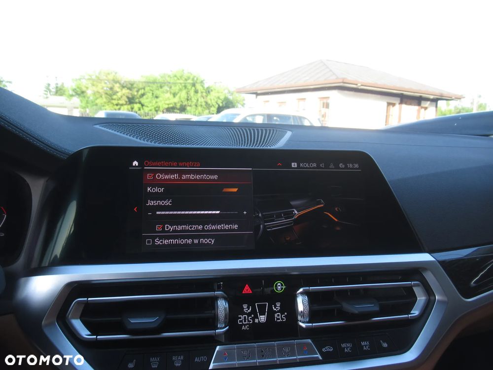 BMW Seria 3 318i Luxury Line - 22