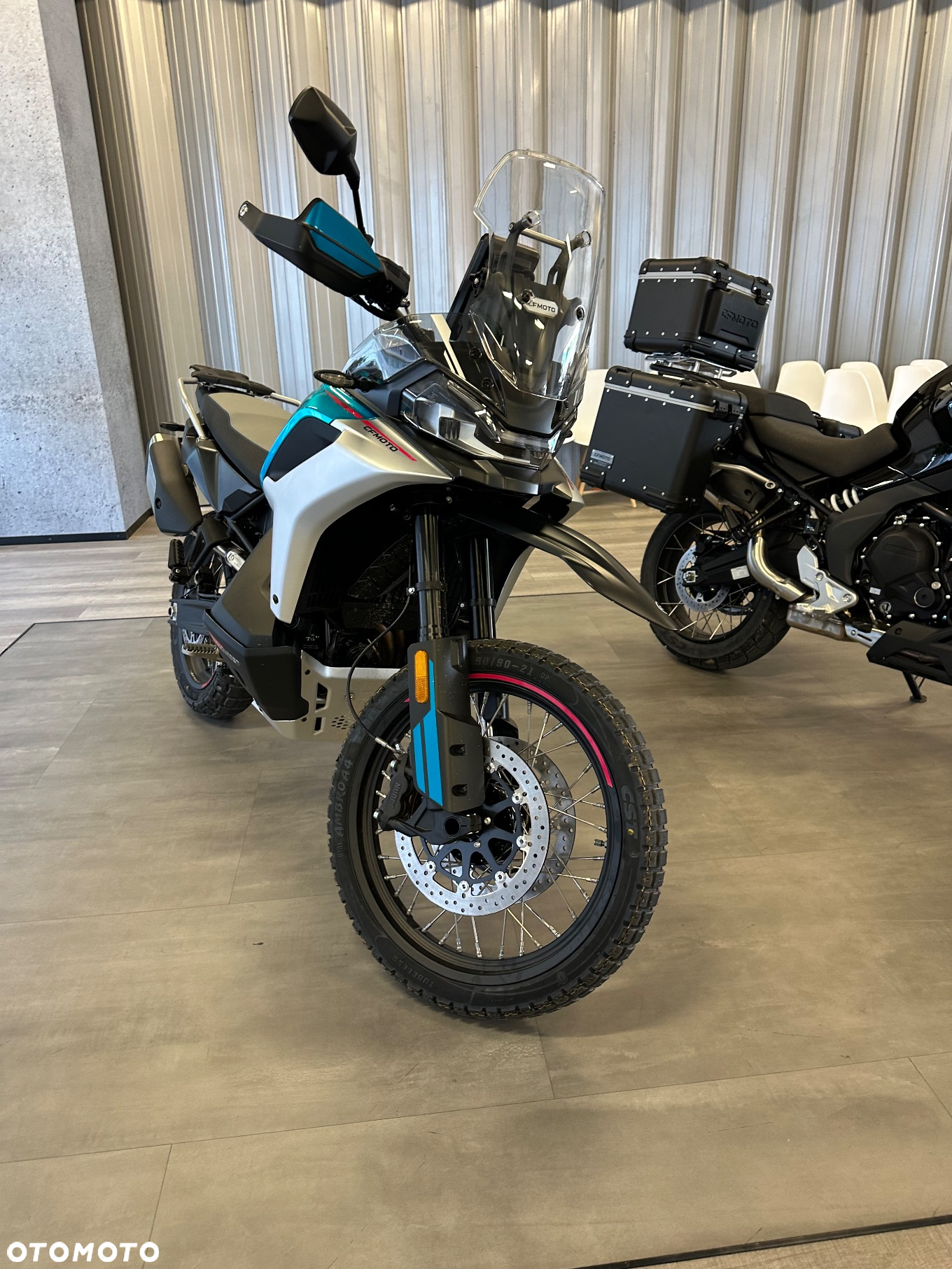 CFMoto MT - 7