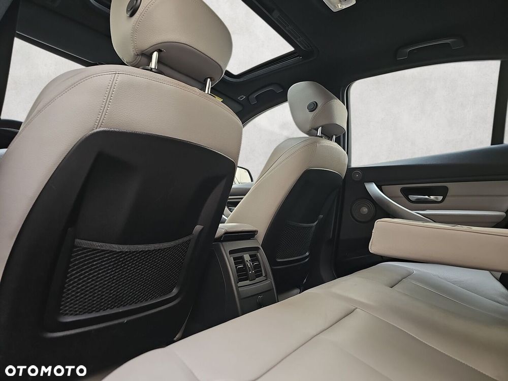 BMW Seria 3 335i xDrive Sport Line - 29