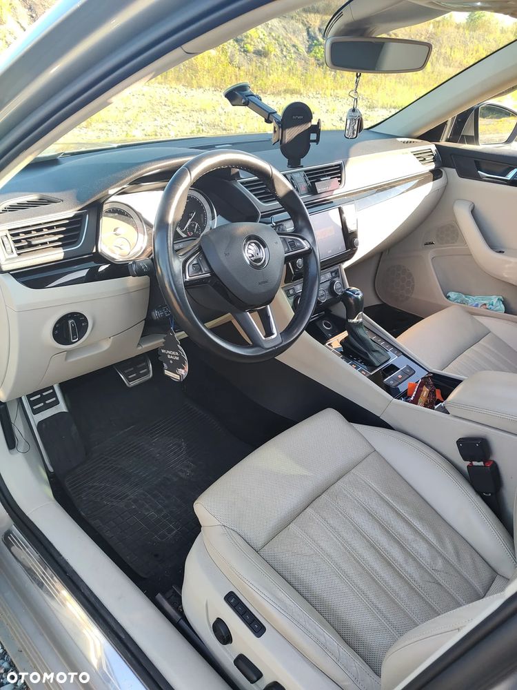 Skoda Superb 2.0 TDI 4x4 L&K DSG - 9