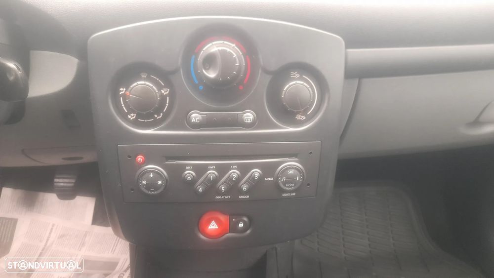 Renault CLIO 1.5 DCI - 23