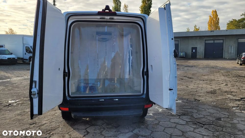 Mercedes-Benz Sprinter - 4