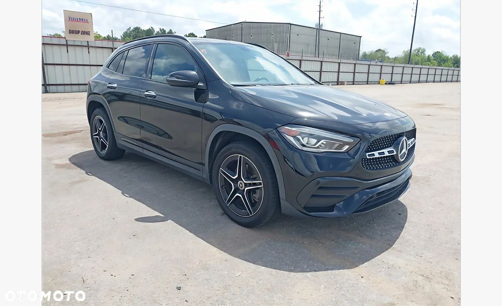 Mercedes-Benz GLA - 1