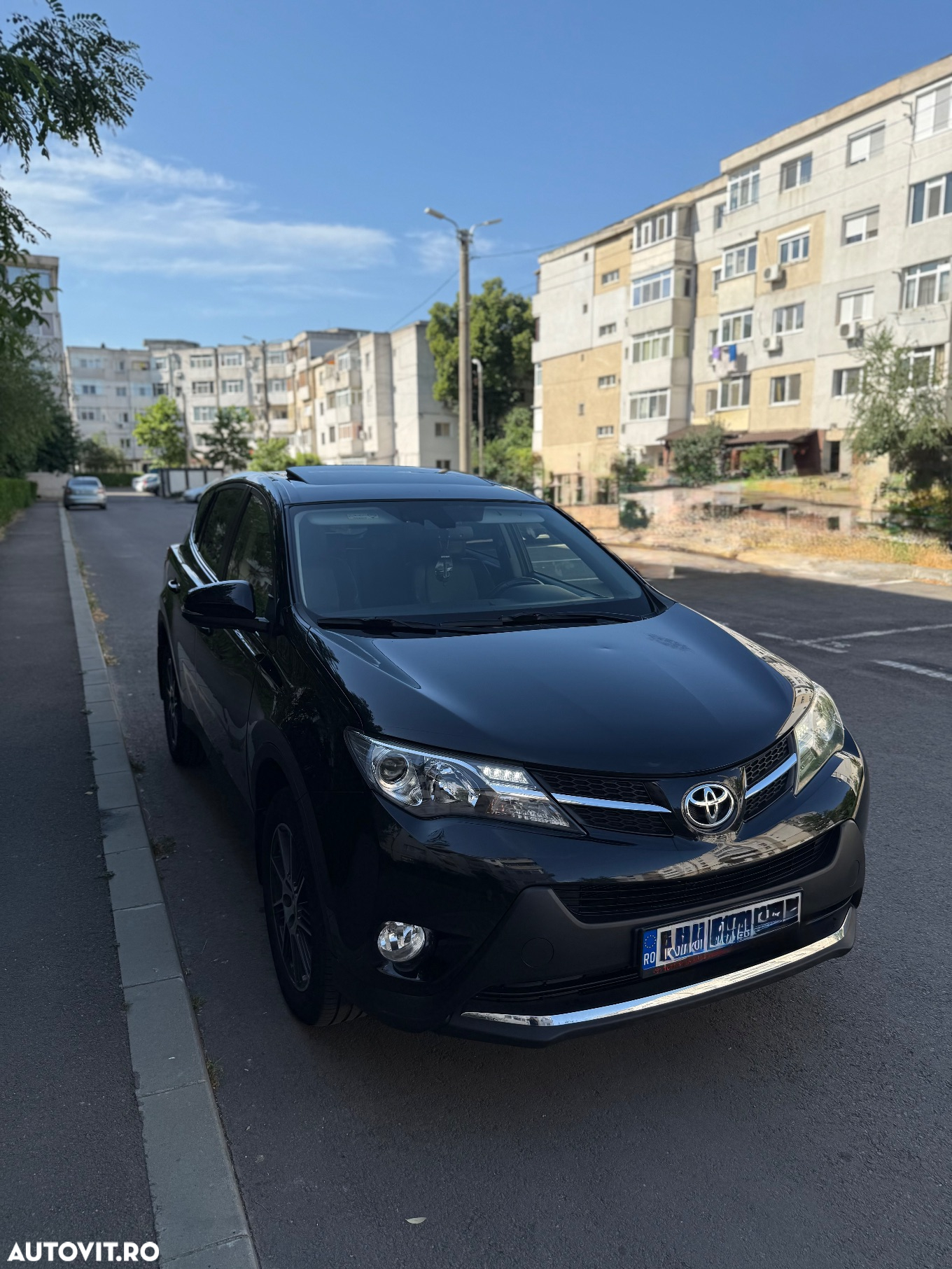 Toyota RAV4 2.2 D-4CAT 4WD Aut Luxury - 2