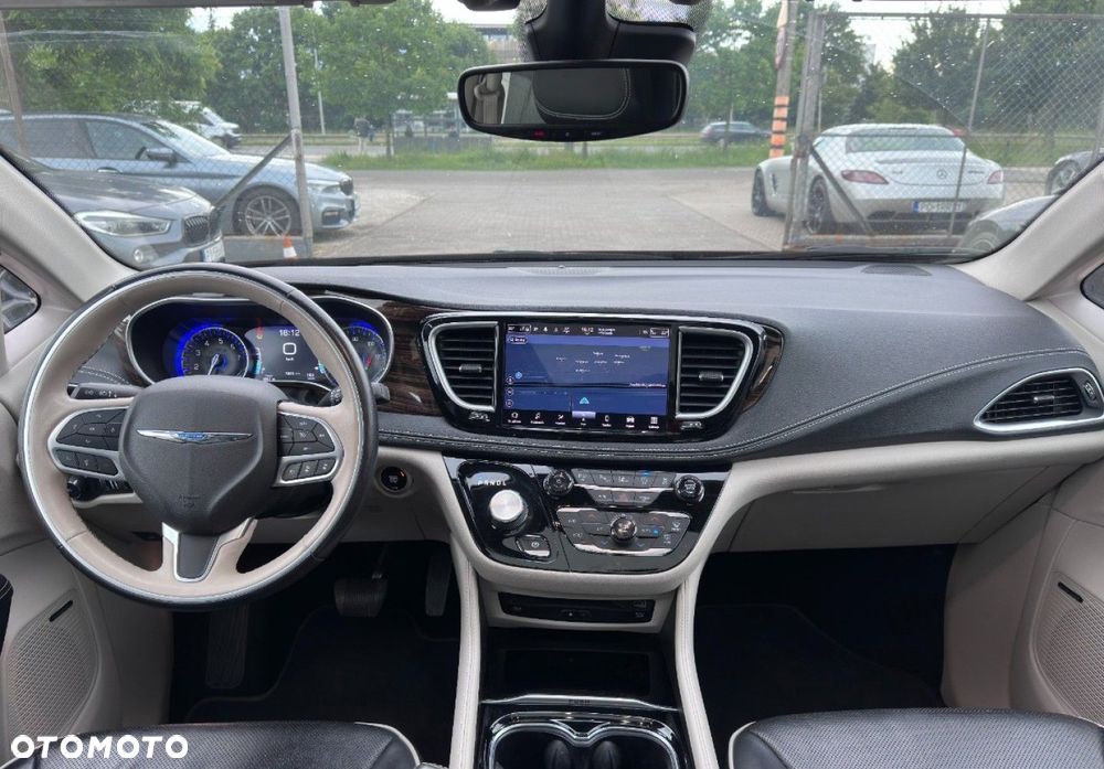 Chrysler Pacifica - 31