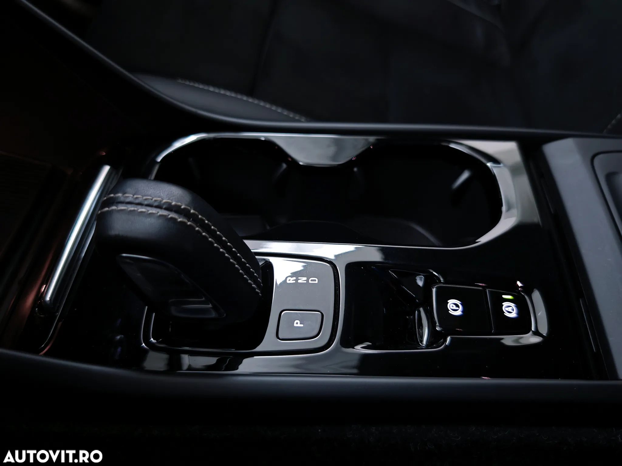 Volvo XC 40 T3 R-Design - 14