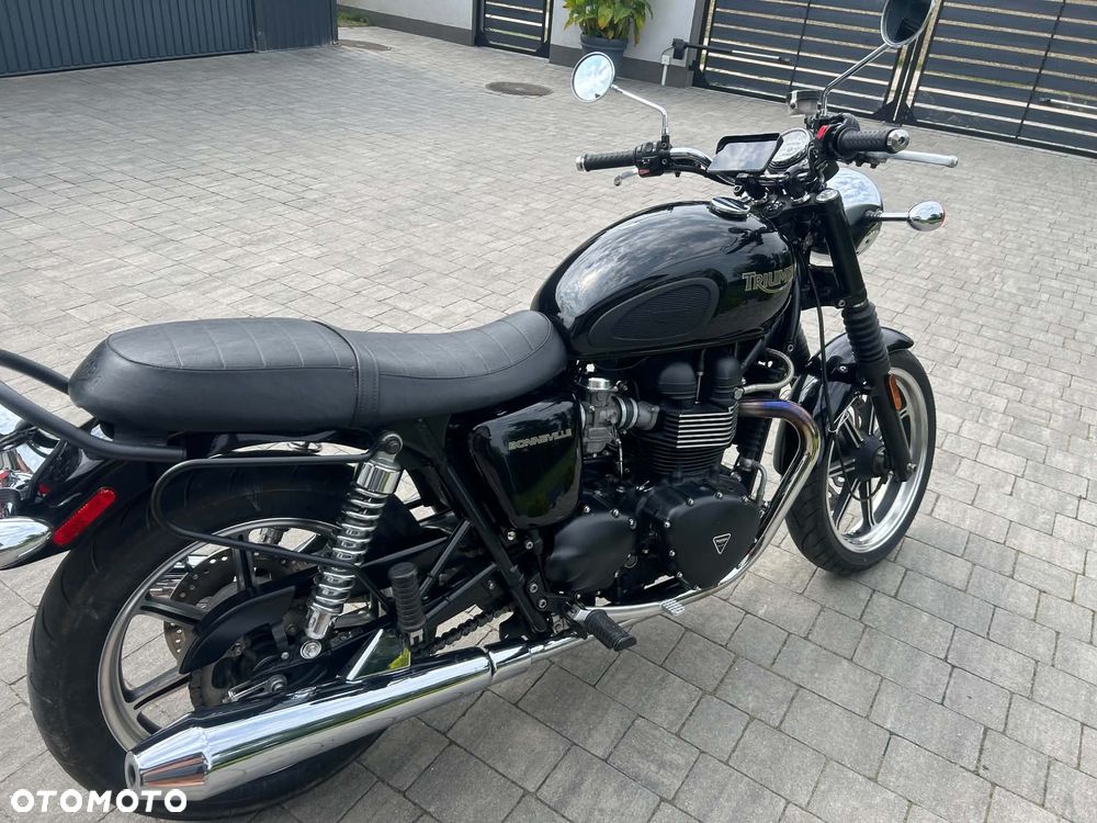 Triumph Bonneville - 2