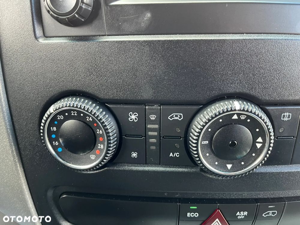 Mercedes-Benz Sprinter - 11