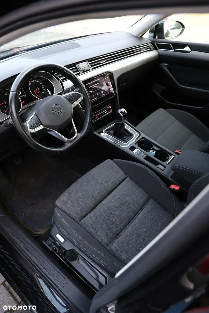 Volkswagen Passat - 12