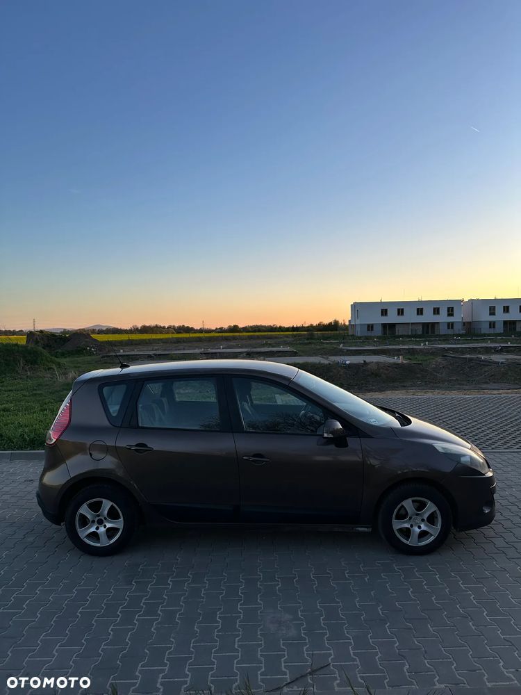 Renault Scenic 1.5 dCi Emotion - 9