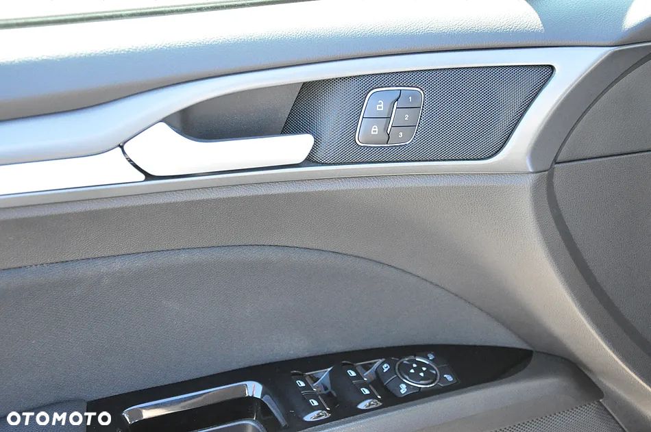 Ford Mondeo 2.0 TDCi Trend PowerShift - 25