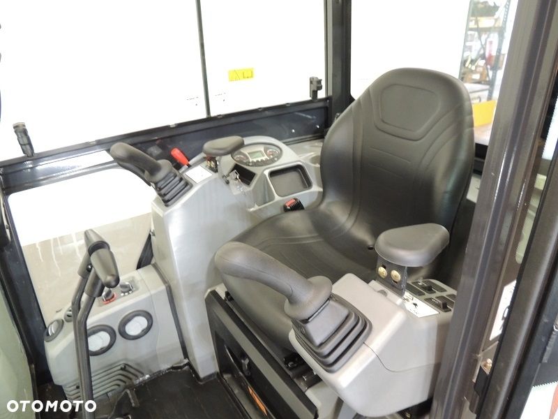 Bobcat E17 - 5