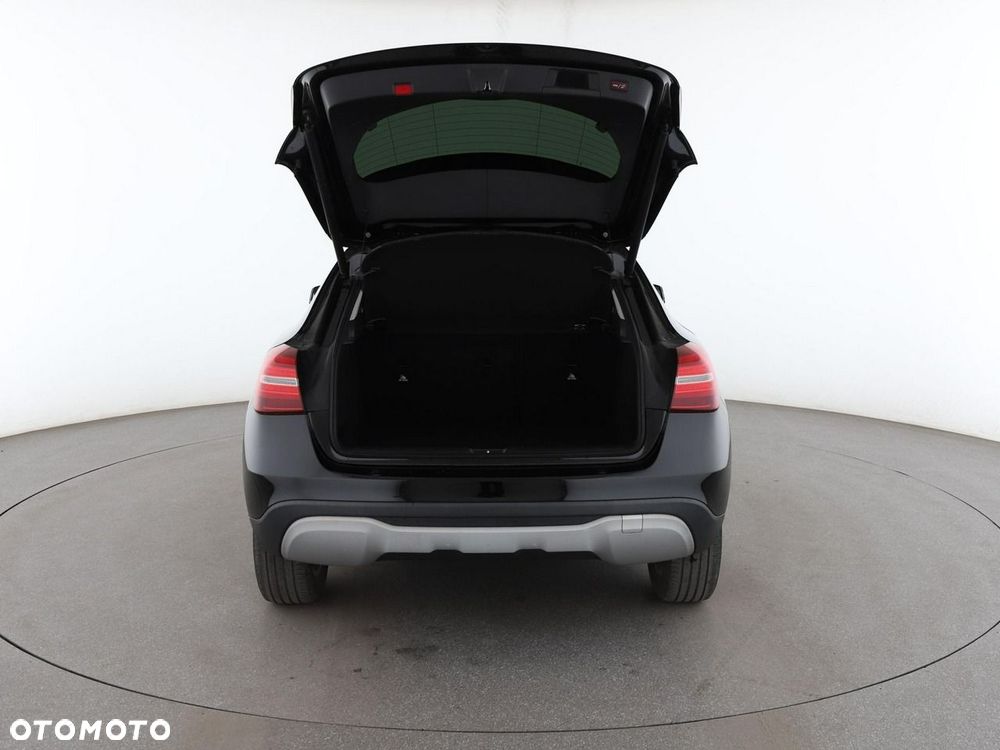 Mercedes-Benz GLA 180 - 20