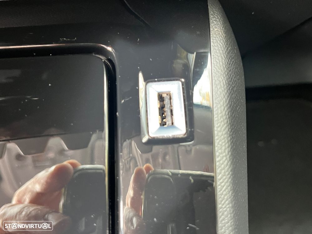 Peugeot 2008 1.2 PureTech Allure EAT8 - 24