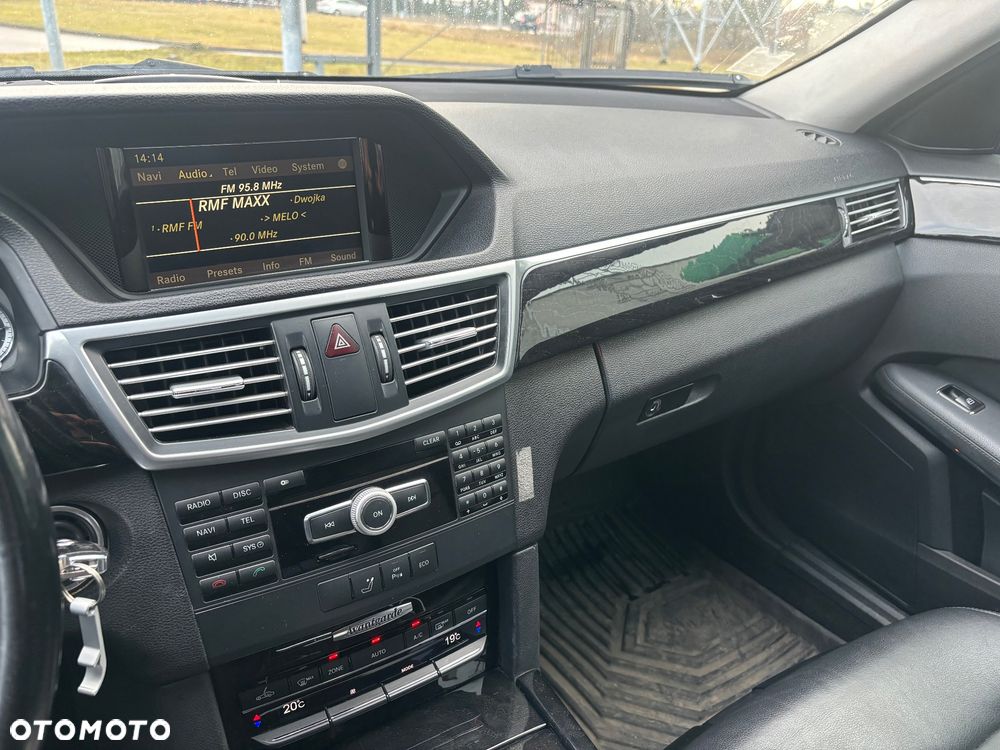 Mercedes-Benz Klasa E 220 CDI DPF BlueEFFICIENCY Automatik Avantgarde - 8