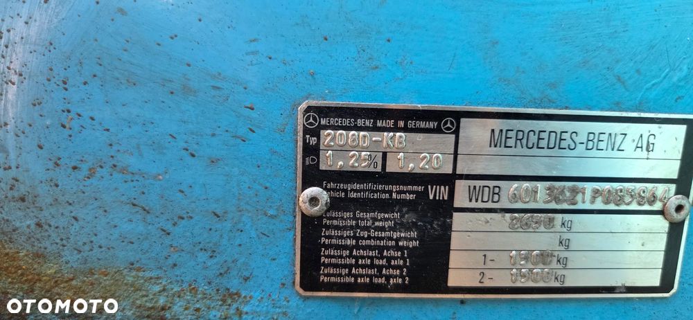 Mercedes-Benz 208d - 13