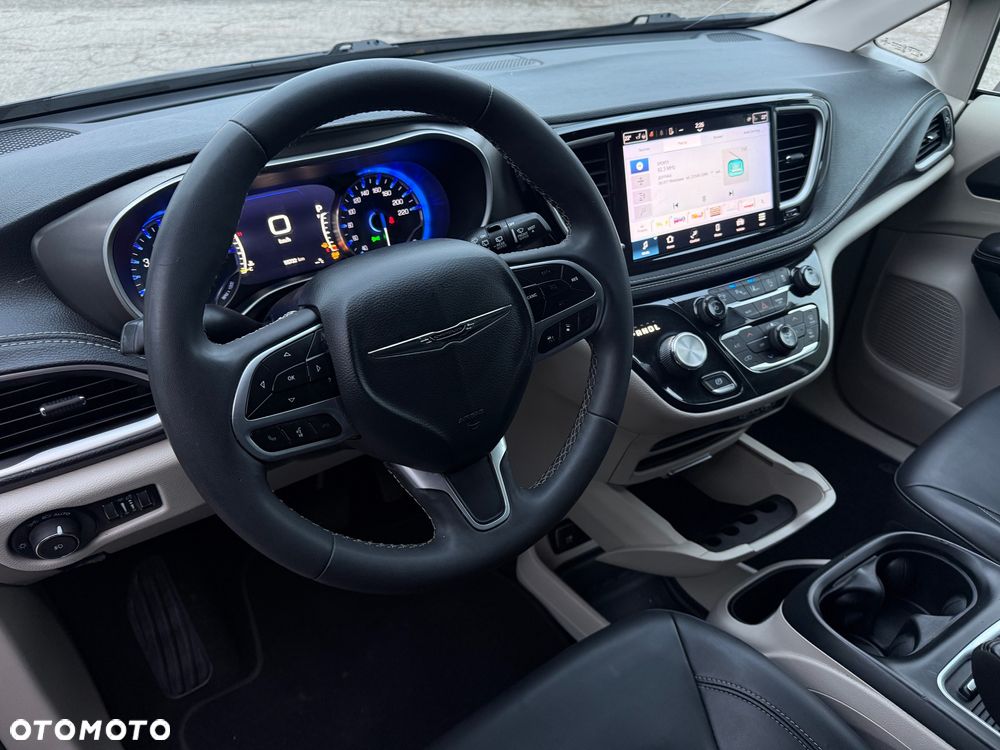 Chrysler Pacifica - 12