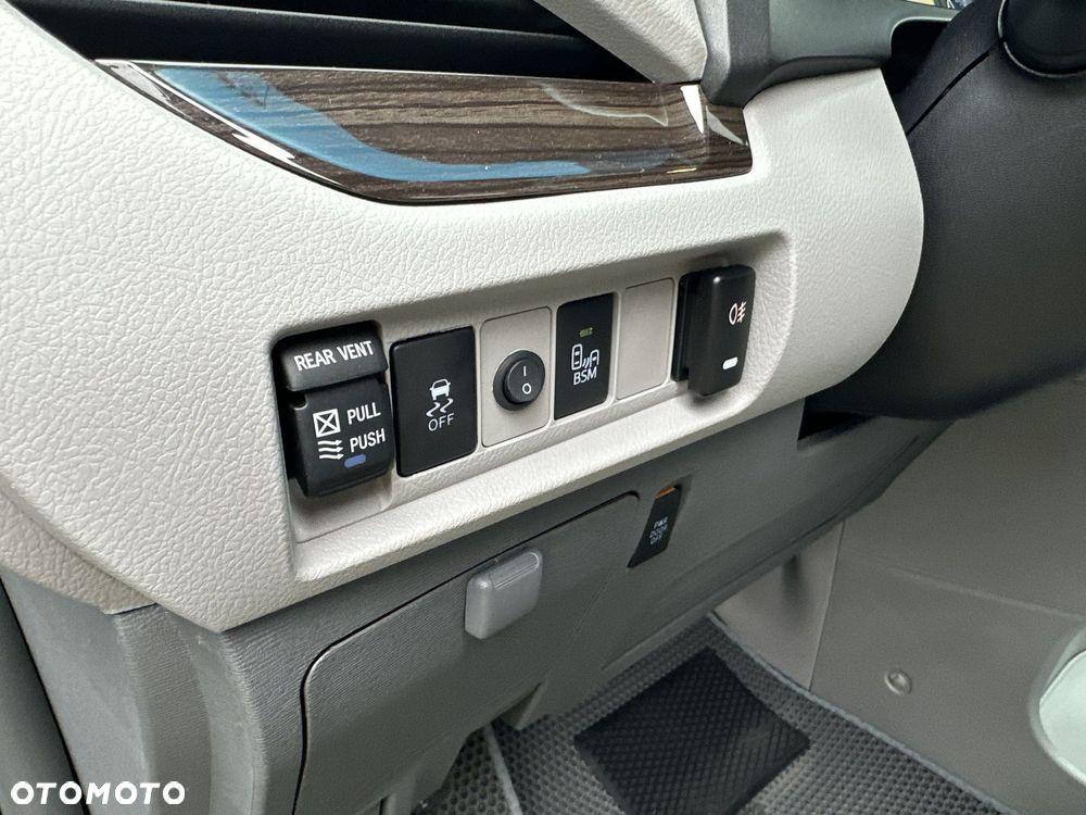 Toyota Sienna - 10