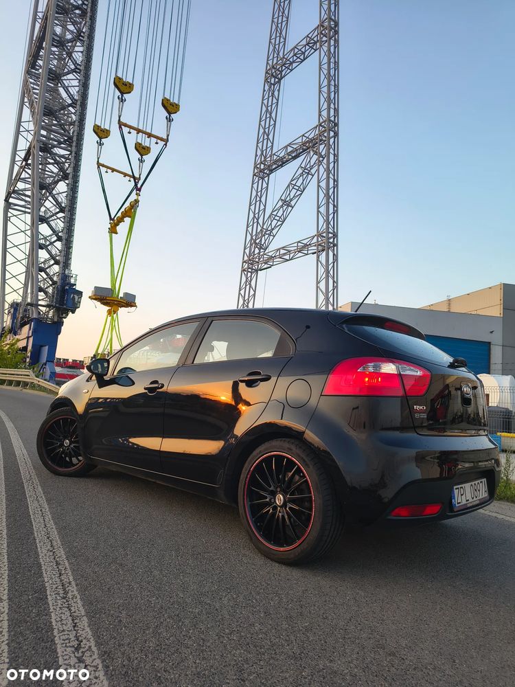 Kia Rio 1.4 M - 11