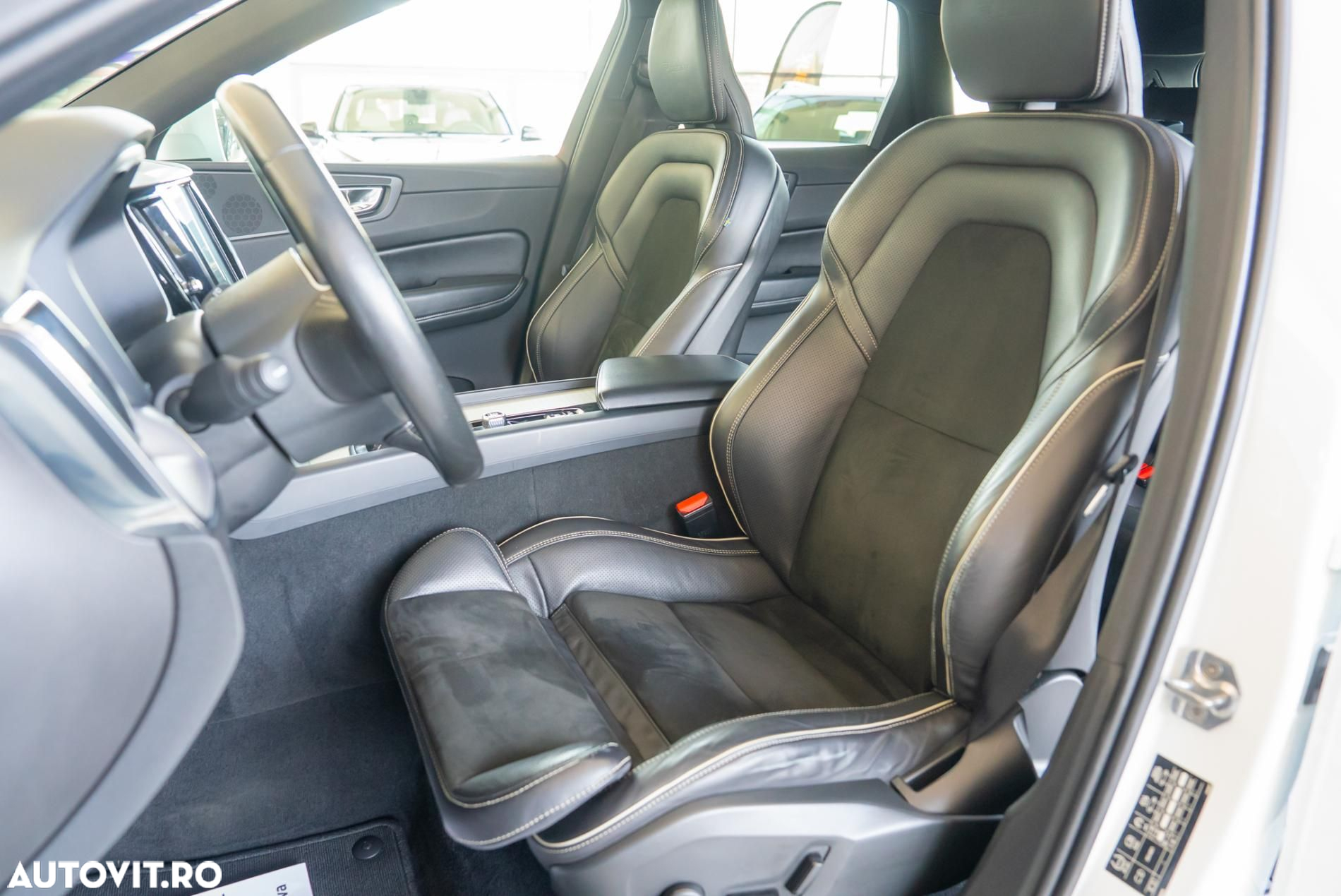 Volvo XC 60 D5 AWD R-Design - 6