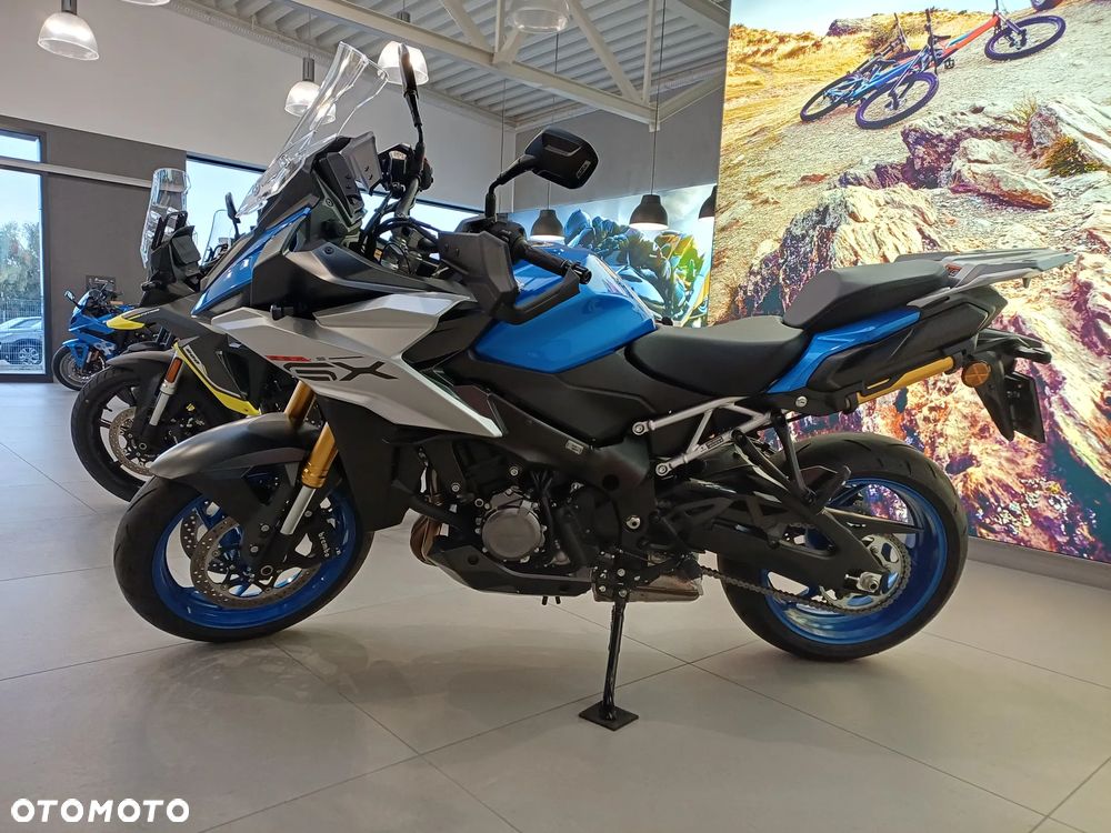 Suzuki GSX - 3
