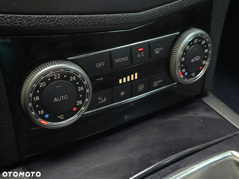 Mercedes-Benz Klasa C 200 CDI Elegance - 28