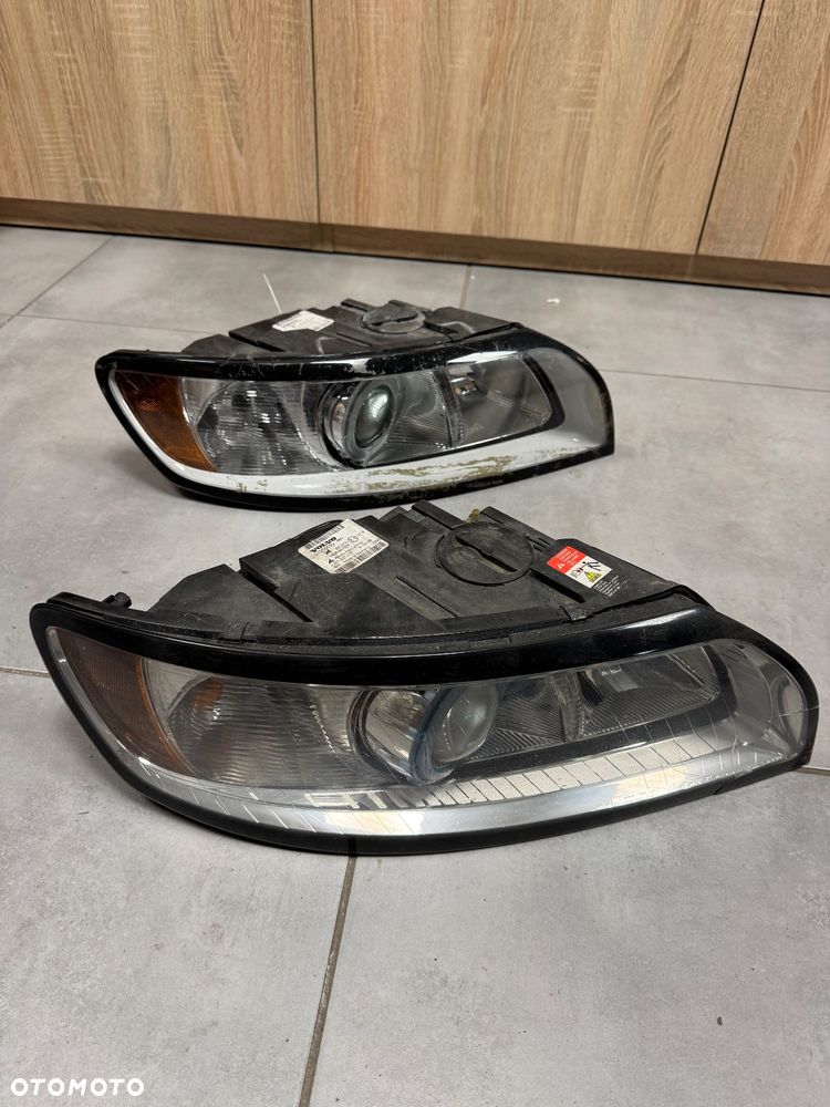 Volvo V50 2007- reflektor przód lift - 1